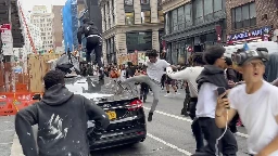 Thousands overwhelm New York's Union Square for streamer giveaway, tossing chairs and pounding cars
